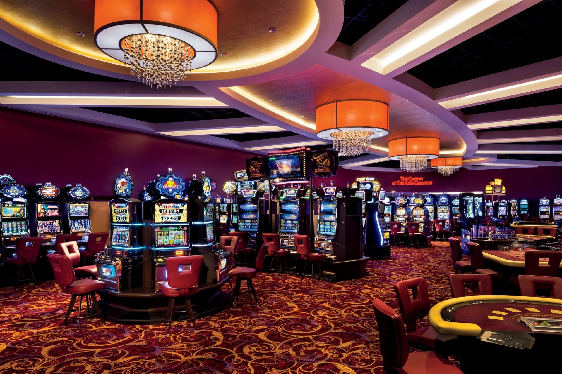 Royal Flush: Özel Oyunlar ve Lüks Deneyim
